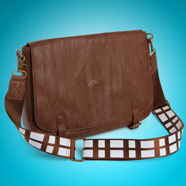 ef32_chewbacca_messenger_bag_alone