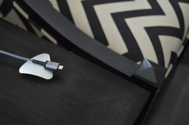 Spring-USB-Menos_2000