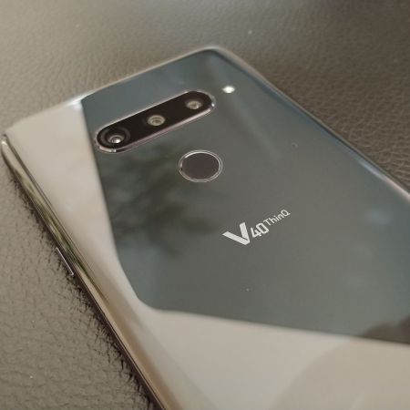 LG V40 ThinQ