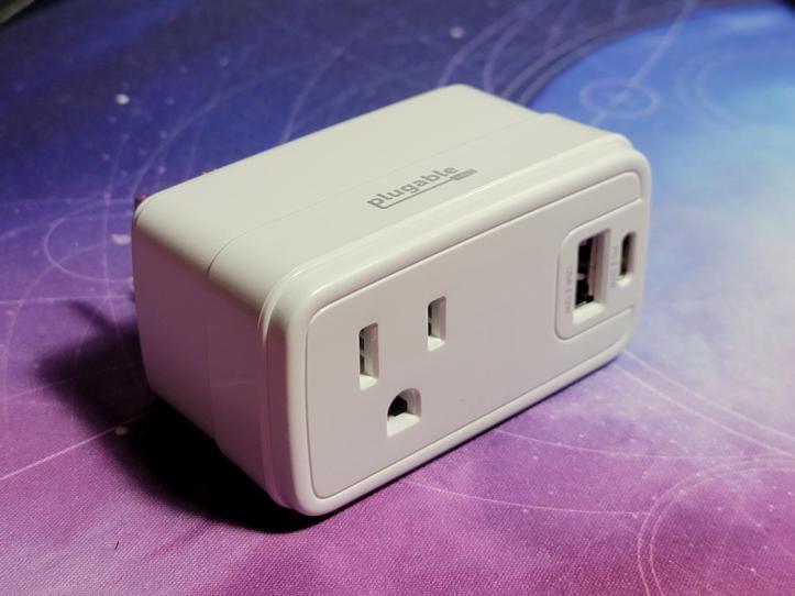 32W USB-C & USB-A Charger with AC Power Outlet (PS1-CA1)
