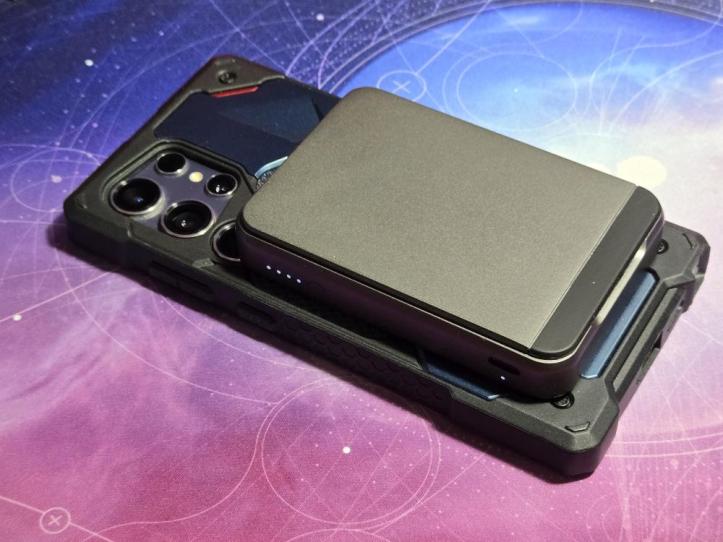 Mophie Snap+ Powerstation Mini with Stand